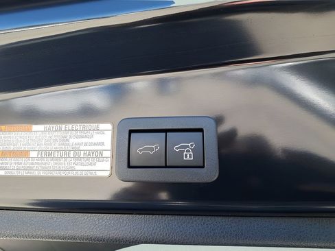 Used 2023 Toyota Corolla Cross XSE w/ Convenience Package image 7