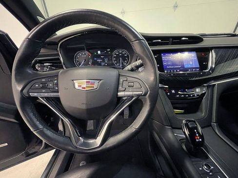 Used 2025 Cadillac XT6 Premium Luxury image 45