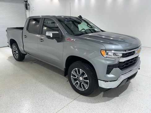 Used 2025 Chevrolet Silverado 1500 LT image 7