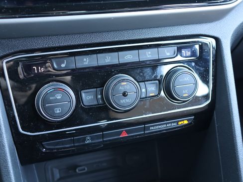 Used 2021 Volkswagen Atlas Cross Sport SEL Premium image 24