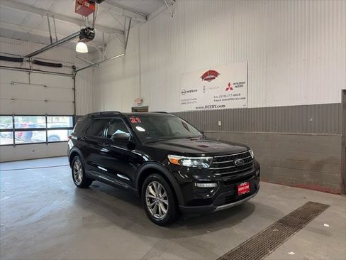 Used 2021 Ford Explorer XLT AWD/4WD image 1
