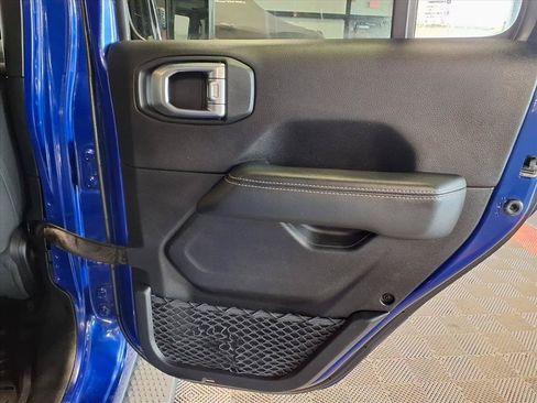 Used 2019 Jeep Wrangler Unlimited Sahara w/ Uconnect 4C Nav & Sound Group AWD/4WD image 11