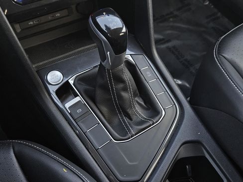 Used 2024 Volkswagen Tiguan SE image 18