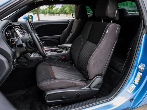 Used 2015 Dodge Challenger R/T w/ Quick Order Package 28B R/T RWD image 36