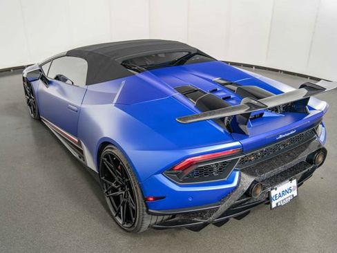 Used 2019 Lamborghini Huracan Performante AWD/4WD image 32