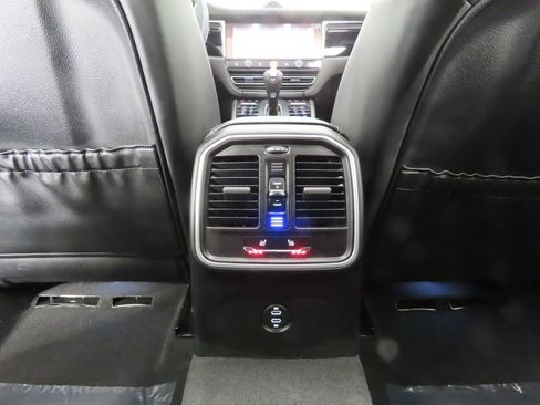 Certified 2026 Porsche Macan AWD/4WD image 32