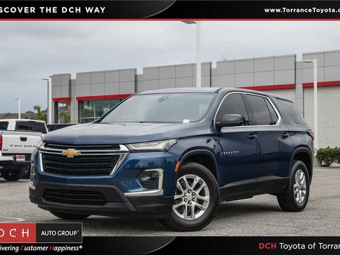 Used 2022 Chevrolet Traverse LS FWD image 1