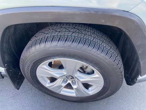 Used 2019 Toyota RAV4 XLE w/ Carpet Mat Package image 7