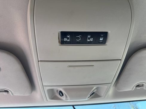 Used 2016 Chrysler Town & Country LX image 30