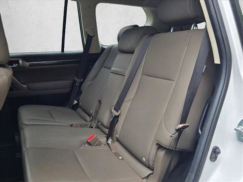 Used 2021 Lexus GX 460 w/ Accessory Package AWD/4WD image 18