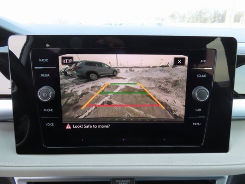 New 2026 Volkswagen Taos SE image 7