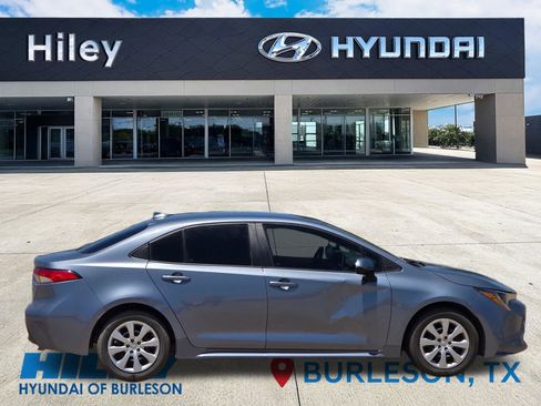 Used 2021 Toyota Corolla LE FWD image 3
