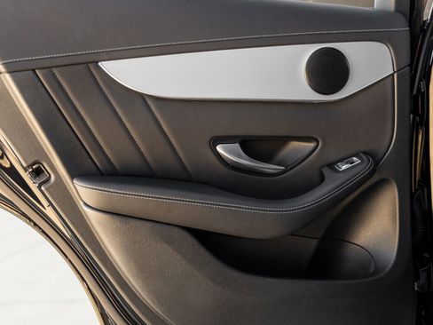 Used 2023 Mercedes-Benz GLC 300 4MATIC Coupe image 31