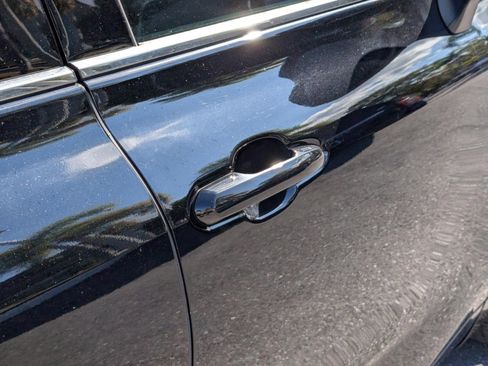 Used 2021 Toyota Highlander LE image 33