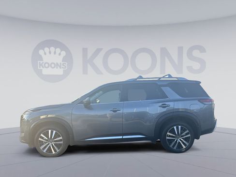 Used 2025 Nissan Pathfinder Platinum AWD/4WD image 2
