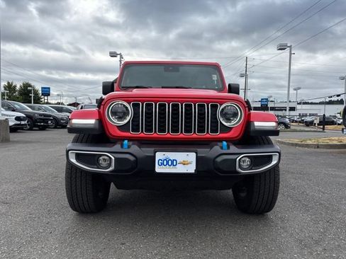 Used 2024 Jeep Wrangler Unlimited Sahara AWD/4WD image 8