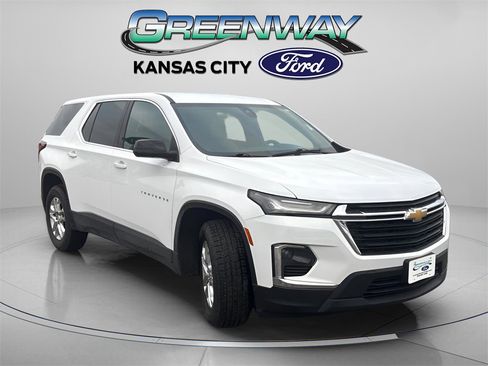 Used 2023 Chevrolet Traverse LS image 1