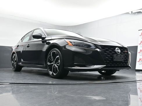 Used 2023 Nissan Altima 2.5 SR image 36