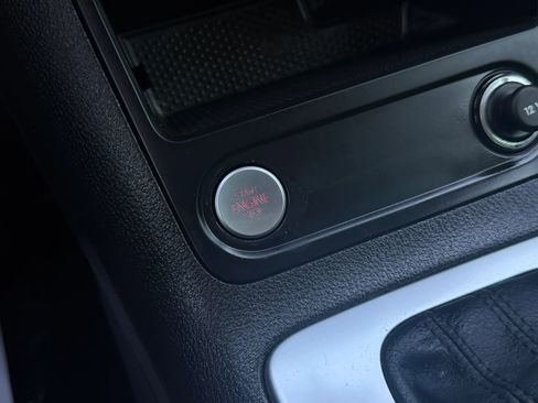 Used 2017 Volkswagen Tiguan Limited w/ Premium Package image 25