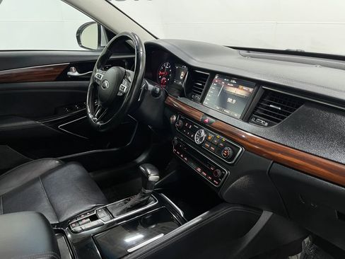 Used 2018 Kia Cadenza Technology image 21