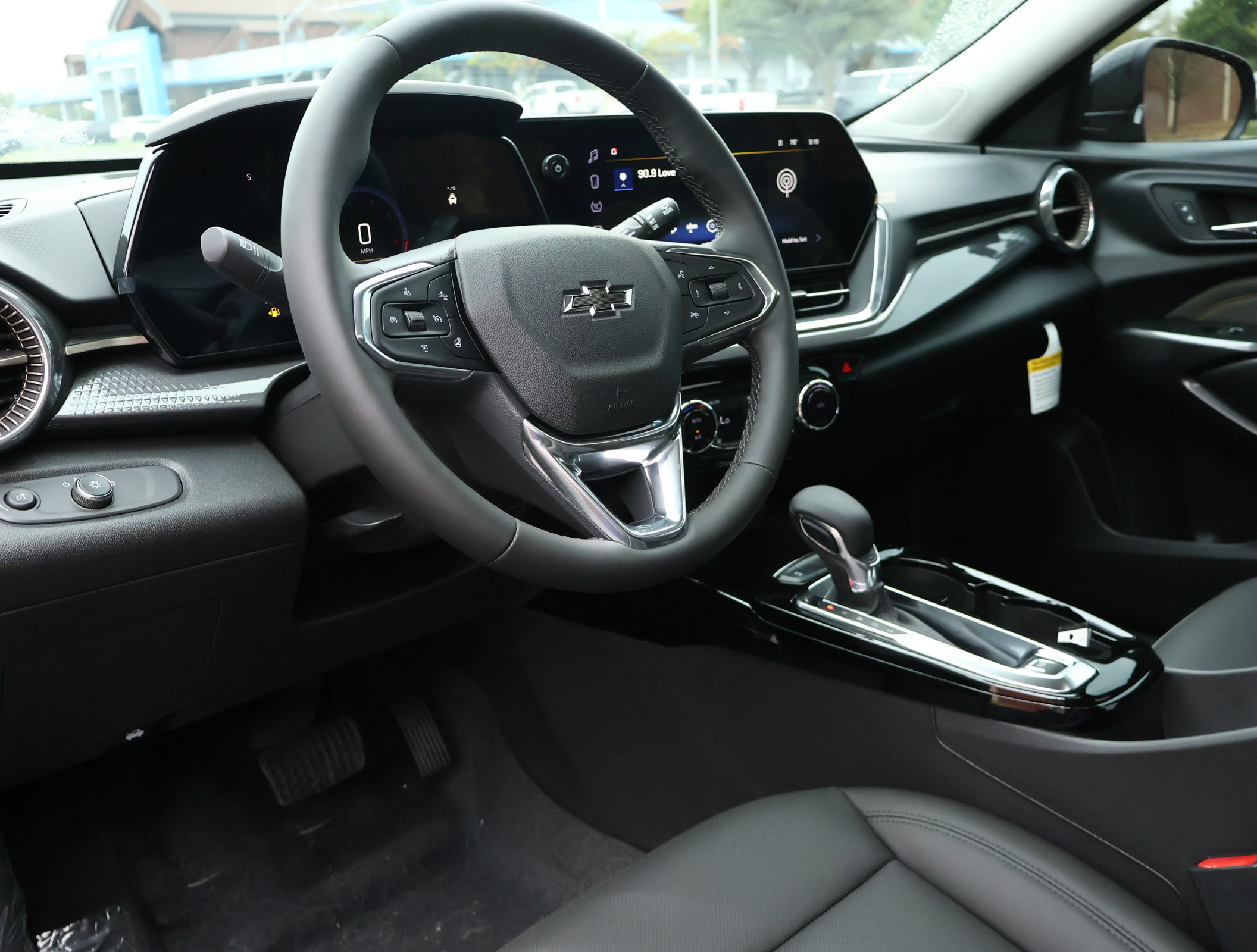 New 2026 Chevrolet Trax ACTIV w/ Sunroof Package FWD image 3
