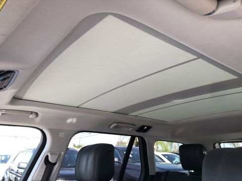 Used 2018 Land Rover Range Rover HSE image 21