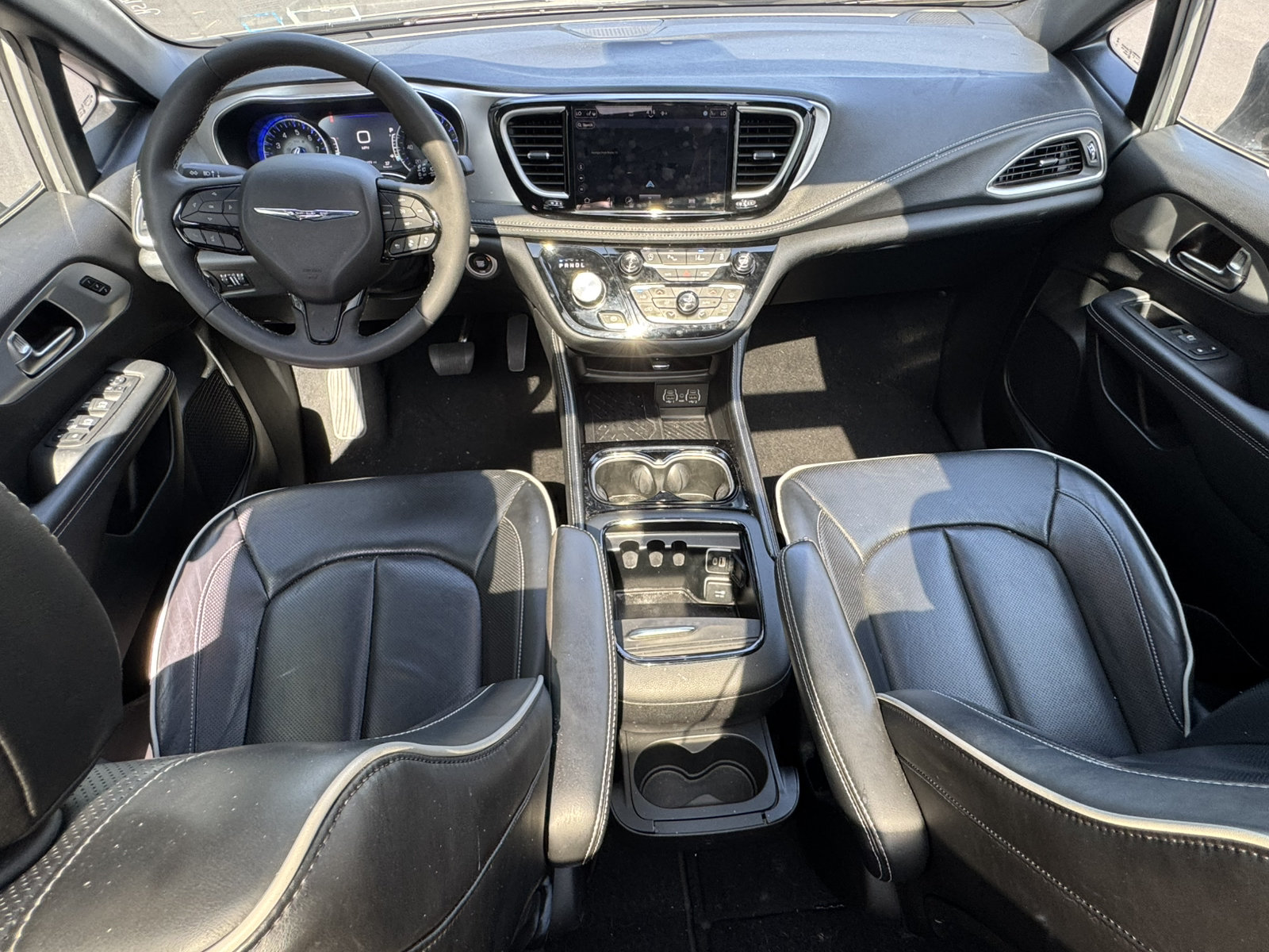 Used 2025 Chrysler Pacifica Limited FWD image 25