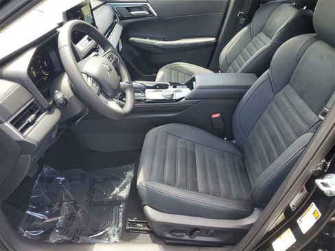 New 2025 Mitsubishi Outlander SE image 5