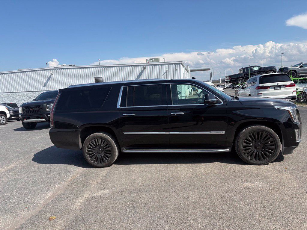 Used 2017 Cadillac Escalade ESV Premium Luxury AWD/4WD image 4