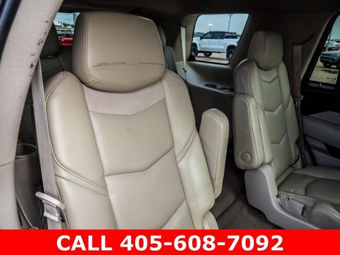 Used 2018 Cadillac Escalade Luxury RWD image 25