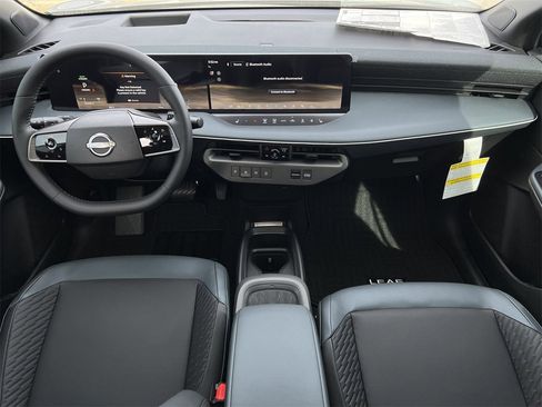 New 2026 Nissan Leaf Platinum+ image 7