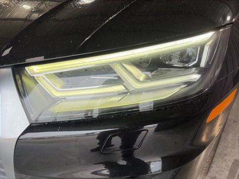 Used 2019 Audi Q5 2.0T Premium Plus w/ Premium Plus Package image 2