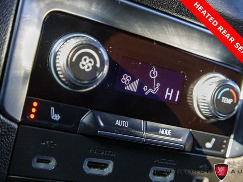 Used 2021 GMC Yukon XL Denali w/ Denali Premium Package image 12