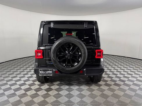 Certified 2025 Jeep Wrangler Unlimited Sahara AWD/4WD image 8