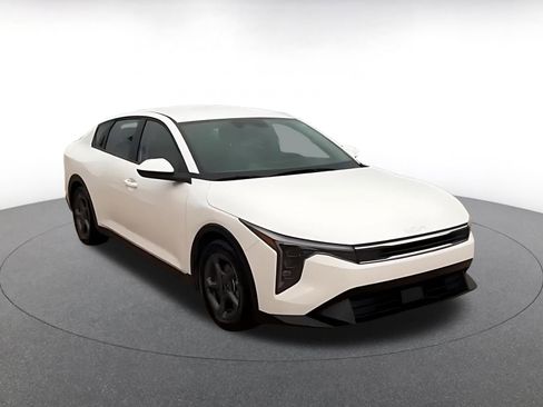 Used 2025 Kia K4 LXS image 3