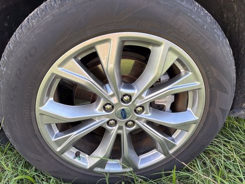 Used 2023 Ford Explorer XLT w/ Equipment Group 202A RWD image 5
