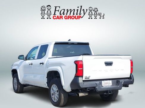 Used 2025 Toyota Tacoma SR w/ SR Upgrade Package AWD/4WD image 3
