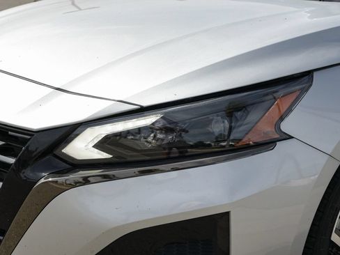 Used 2024 Nissan Altima 2.5 SR FWD image 11