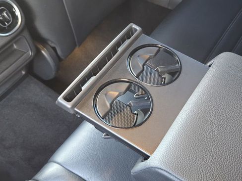 Used 2024 Mercedes-Benz GLC 300 4MATIC image 37