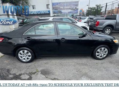 Used 2011 Toyota Camry image 8