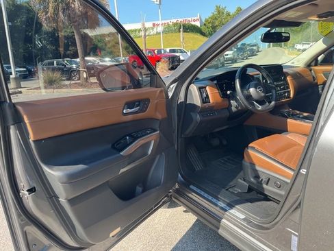 Used 2022 Nissan Pathfinder Platinum w/ Cargo Package image 4