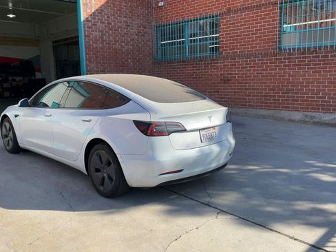 Used 2022 Tesla Model 3 RWD image 3