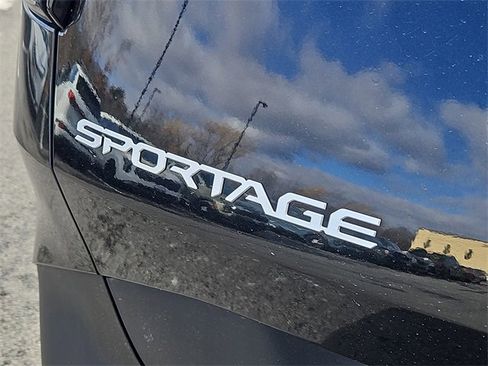 Certified 2025 Kia Sportage LX image 11