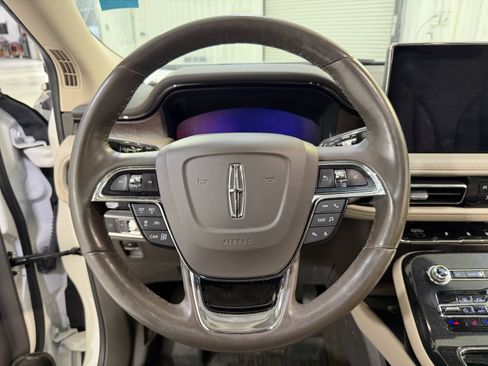 Used 2022 Lincoln Nautilus Reserve image 16