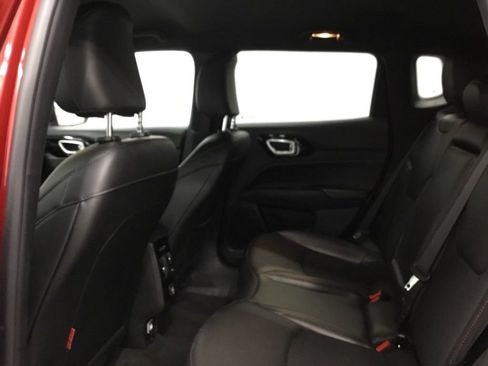 Used 2025 Jeep Compass Trailhawk AWD/4WD image 11