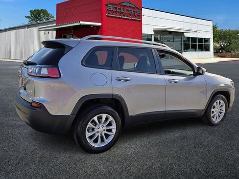 Used 2021 Jeep Cherokee Latitude w/ Mopar Interior Package image 5