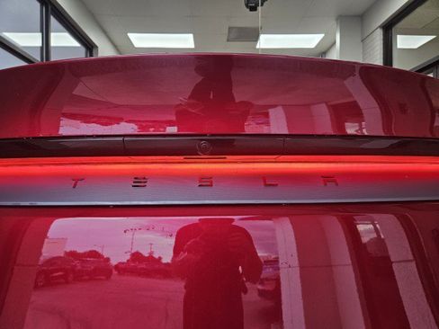 Used 2026 Tesla Model Y 2WD image 31