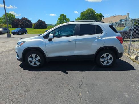 Used 2022 Chevrolet Trax LT w/ LT Convenience Package AWD/4WD image 4