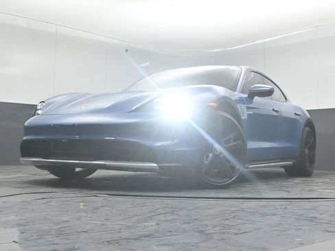 Used 2024 Porsche Taycan 4 Cross Turismo w/ Premium Package image 39