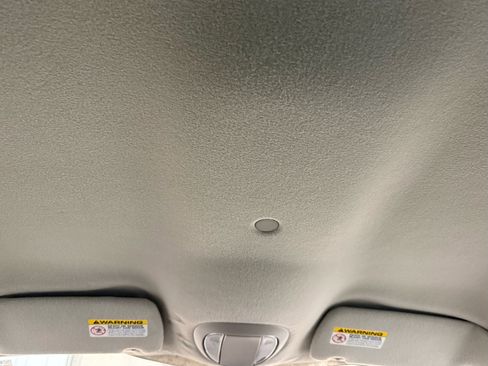 Used 2002 Dodge Caravan SE image 30